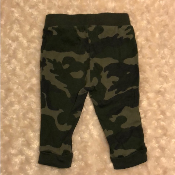 Old Navy Baby pants 6-12 months - Picture 2 of 5